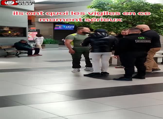 Video :Three security officers were attempting to restrain a young person who was suspected of stealing when a customer threatened them